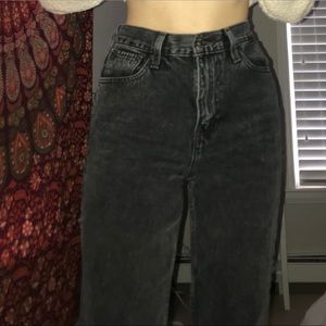 black levis mom jeans